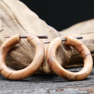 Handmade wooden earrings - II-8