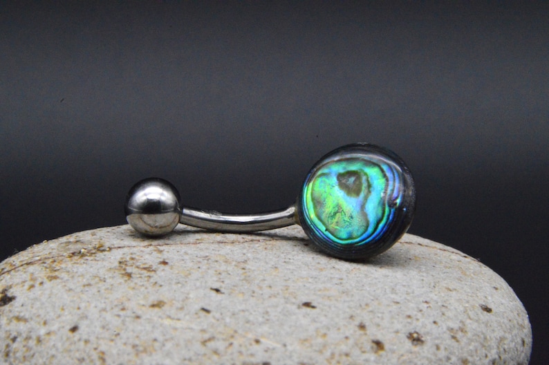 BP1 Belly button piercing with abalone