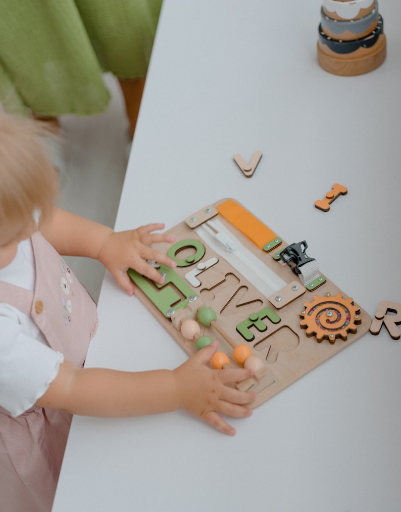 Namen Puzzle Busy Board personalisierte Baby Geschenk Babydusche Holz Puzzle Montessori Erster Geburtstag Lernkleinkind Spielzeug Premium Qualität Spielzeug Bild 7