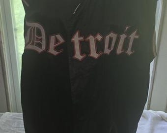 Vintage Y2K – 1990s – Detroit Sleeveless Shirt– MEN'S VINTAGE CLOTHING