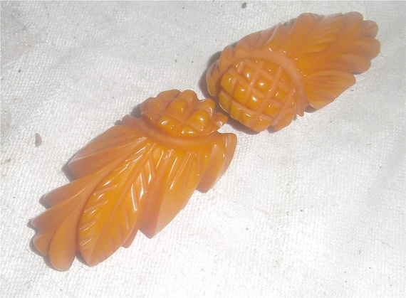 BakeLite – Dress/Shoe Clips - 1920s - image 1