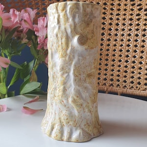 Vintage keramisk vas från mitten av århundradet - skulptur av trädstubbe med barkeffekt från 1960-talet