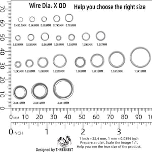K&ouml;nnte beinhalten: Eine Tabelle mit verschiedenen Gr&ouml;&szlig;en von Metall-Spr&uuml;hringen in Millimetern. Die Tabelle enth&auml;lt ein Lineal mit Messungen in Millimetern und Zoll. Der Text "Wire Dia. X OD" und "Help you choose the right size" befindet sich oben in der Tabelle.