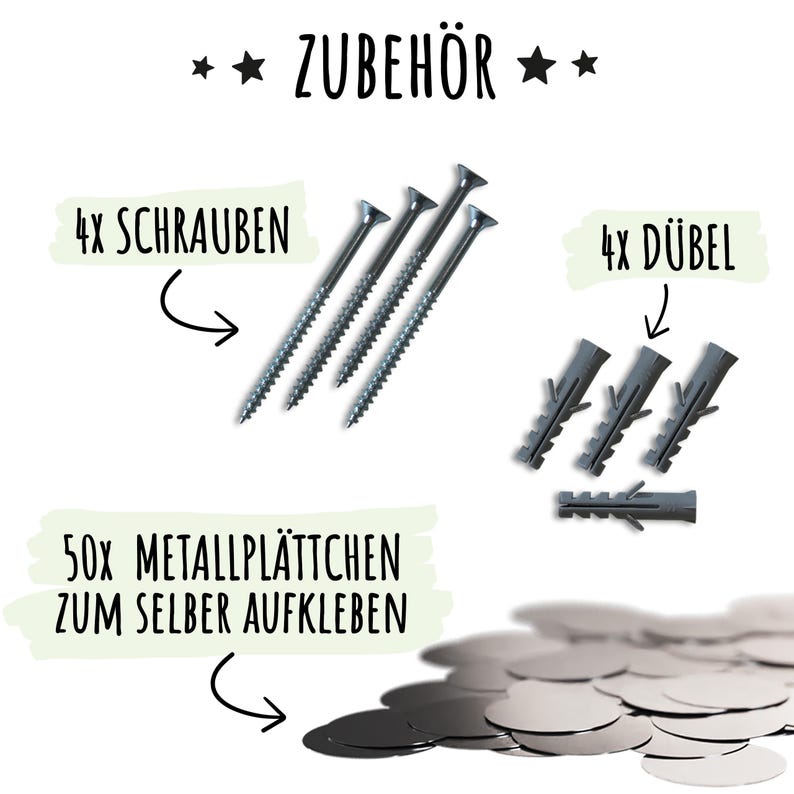 Nahaufnahme des Namensschriftzugs aus Holz, der auf dem Regal platziert werden kann.
