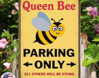 Letrero de estacionamiento exclusivo para la reina abeja - Letrero metálico divertido de 8x12 para mujeres, decoración sublimada resistente a los rayos UV, regalo para ella, humor para garaje o jardín 12x18
