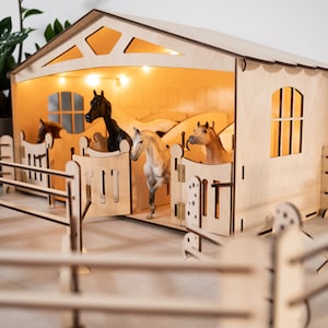 Stable for Horse-BREYER Classic-Collecta Deluxe-Artist Resin-5 stalls-LIGHTING-16 PARTS-wooden-obstacles-saddle-toy pferdestall barn