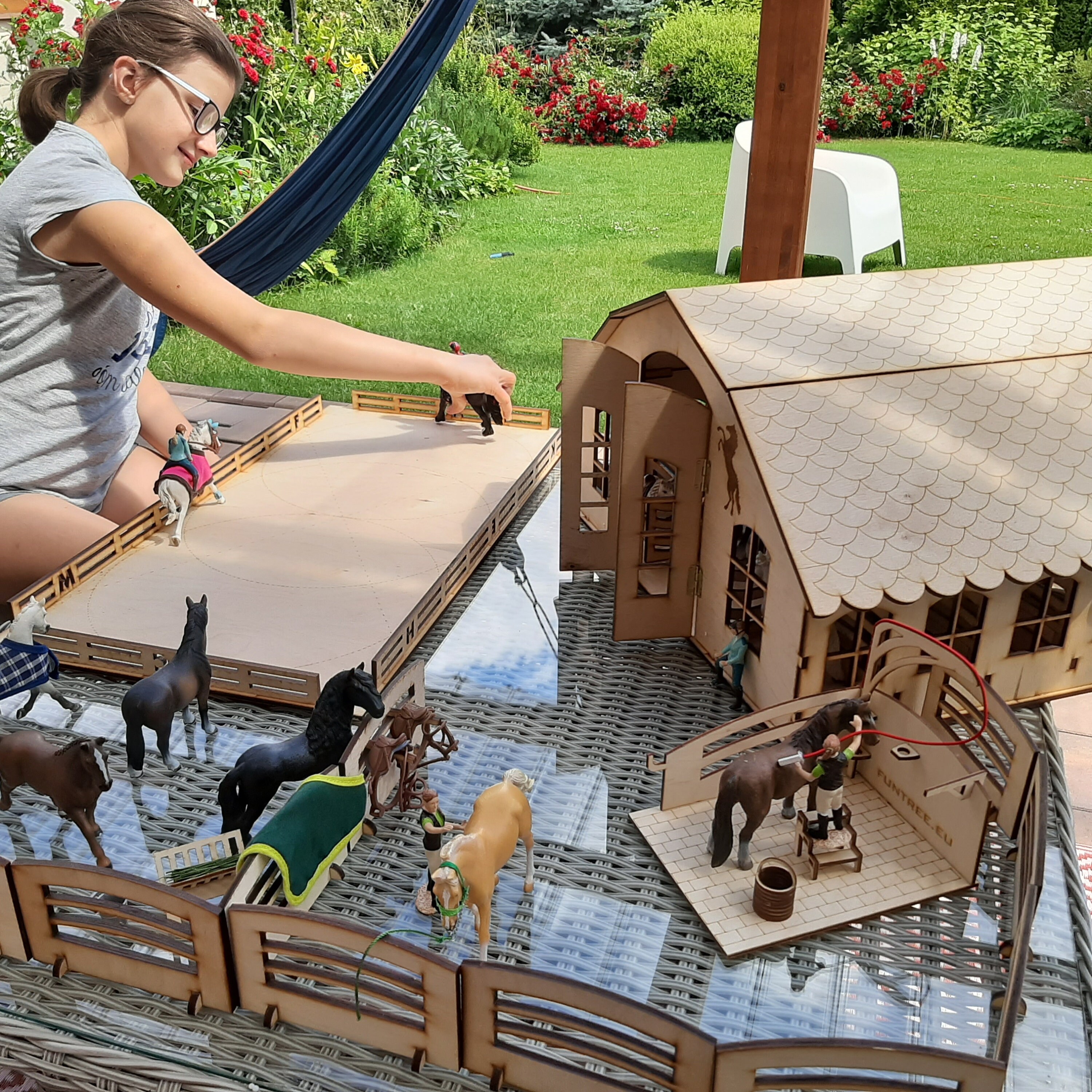 Der Zauber des Landlebens: Entdecke die Schleich Holz Pferdestall-Welt mit kostenlosen Ausmalbildern!