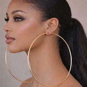 Orecchini a cerchio giganti, cerchi da 5,5" - 14 cm - Orecchini a cerchio enormi in filo metallico semplice color oro o argento - cerchi oversize, solo per i coraggiosi e gli audaci!