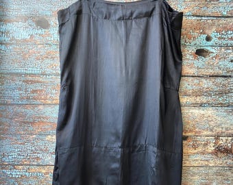 Camisón negro de seda de los años 20, estilo flapper, en excelente estado.