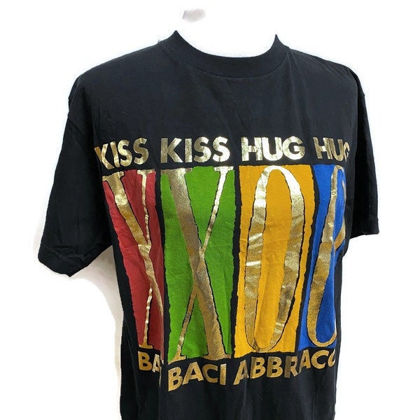 Moschino Jeans 1990’s Mens T-shirt KISS HUG ABBRACCI gold multi color on black, Mens Medium, Mint condition, made in Italy, gender neutral