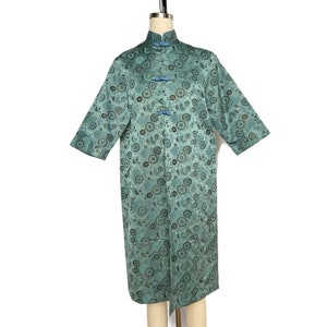 1960&#39;s dress Mid Century blue green by Suzy Wong Korean Cheongsam style, Mandarin collar, short sleeve, dead stock with tags