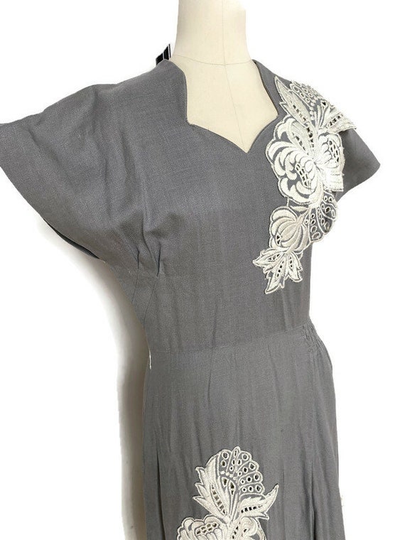 Vintage 1940's dress gray linen with white overla… - image 2