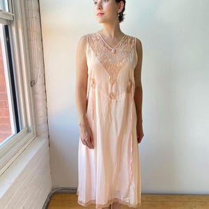 1920&#39;s Rare French Boué Soeurs long silk slip gown lingerie ecru filet lace and ribbon-worked rose, M/L, slip dress, VGDcd, Hollywood glam