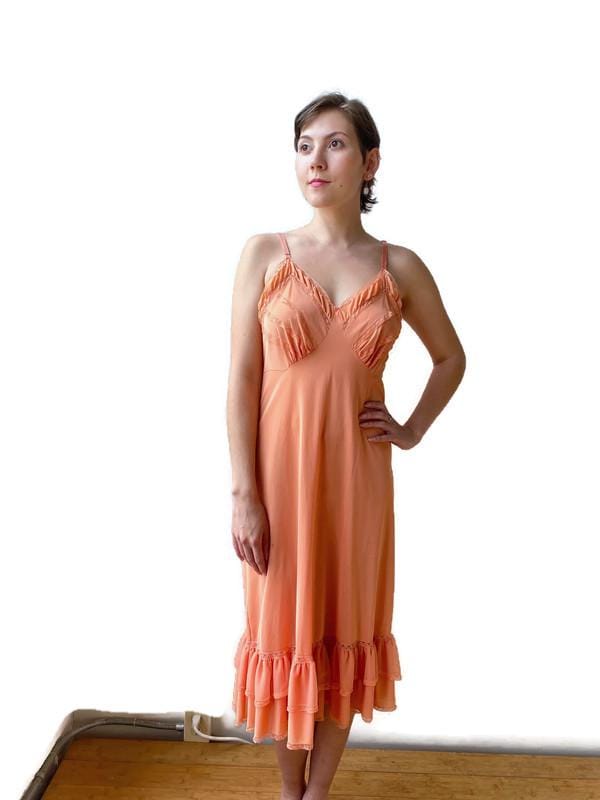 1950's nylon Slip in Coral orange, Luxite by Holeproof, fits a Modern Medium, Coral nylon with lace detailing on bust/hem, VGCD slip dress