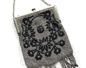 Abendtasche aus Glas Micro Perle mit Blumenmuster in Silber und Schwarz mit einem schönen verzierten Silberrahmen, perfekt für eine Hochzeit