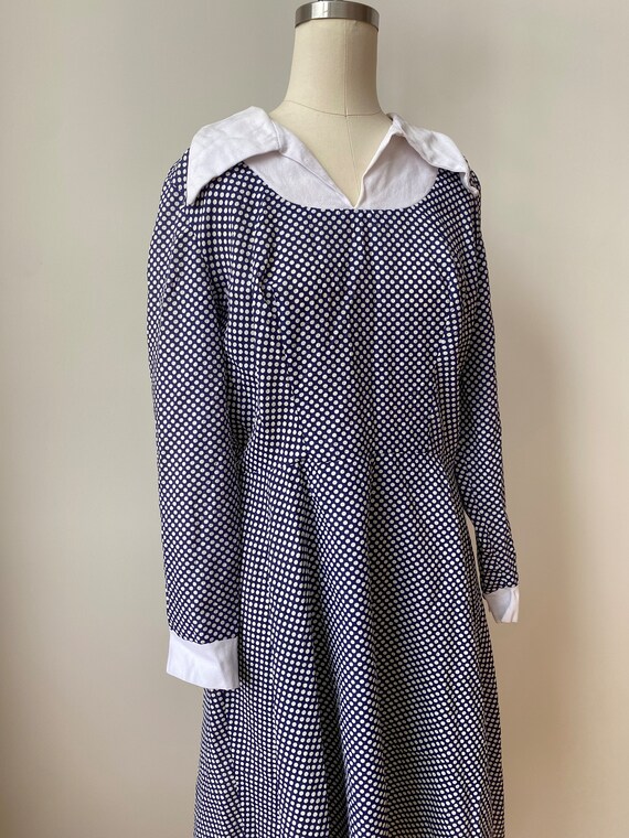 1960’s dress navy blue and white polka dots fits … - image 3