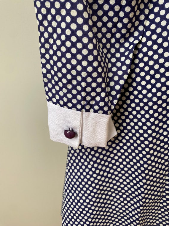 1960’s dress navy blue and white polka dots fits … - image 5