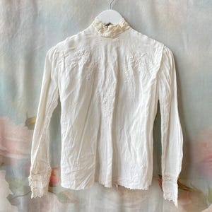 1910&#39;s Blouse Edwardian white cotton lace collar and trim with embroidery, Modern medium, Very good condition, high neck collar