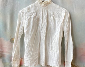 1910's Blouse Edwardian white cotton lace collar and trim with embroidery, Modern medium, Very good condition, high neck collar