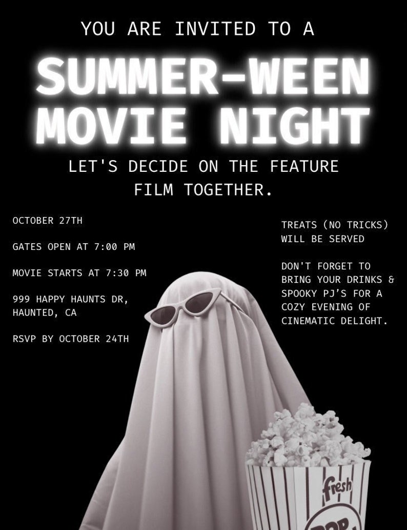 Op de afbeelding: Een witte geest met een zonnebril die een emmer popcorn vasthoudt. De tekst op de poster luidt: "U bent uitgenodigd voor een zomer-halloween-filmnacht. Laten we samen beslissen welke film we gaan kijken. 27 oktober. Deuren open om 19:00 uur. Film start om 19:30 uur. 999 Happy Haunts Dr, Haunted, CA. RSVP v&oacute;&oacute;r 24 oktober. Traktaties (geen grappen) worden geserveerd. Vergeet niet om je drankjes en je spookachtige pyjama's mee te nemen voor een gezellige avond vol filmisch plezier."