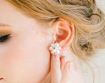 FIOLA Stud// Pearl Cluster Wedding Earrings, Pearl Drop Bride Earrings, Statement Bridal Pearl Stud Earrings, Stud Bridal wedding Earrings