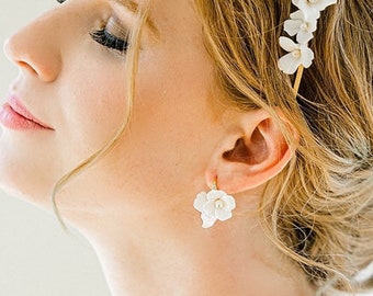 MIELA // Flower Pearl Wedding Earrings, Porcelain floral Bride Small Earrings, Wedding flower earrings, Garden party earrings, bridesmaid