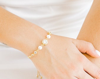 MONA // Pearl Diamond Bridal Wedding Bracelet, PEARL Bride bracelet, Bridal Wedding pearl Crystal bracelet, CZ bridesmaid bracelet gift