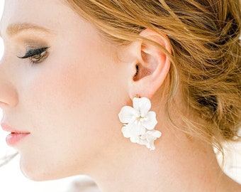 CELENA // White Flower Wedding Earrings,Long floral Bride Earrings, Bridal Statement Earrings, Wedding flower earrings,Garden party earrings
