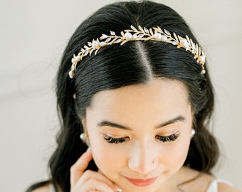 MELIA Pearl Hair Pins // Gold Leaf Laurel Tiara Vintage Bridal Headpiece ,vintage bride hair comb headpiece,unique bride hair accessory,boho