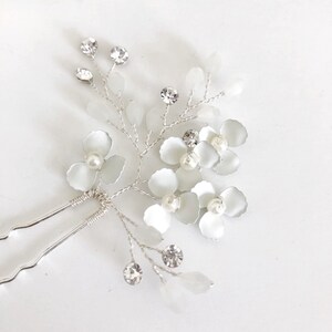 Delicate floral Diamond Hair Pin, floral bride hair accessory, Bride Comb, bride headpiece, Bridal hair clip,  Hair Jewelry,bridal hair pin