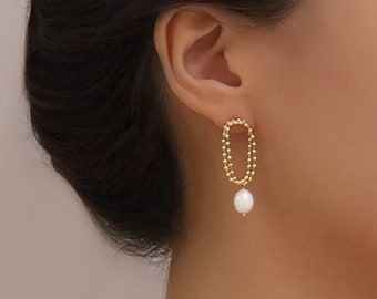 MONROE // Boucles d'oreilles modernes en perles d'eau douce, boucles d'oreilles de mariée en perles d'eau douce, cadeau de Noël pour elle, boucles d'oreilles en perles élégantes, perle naturelle