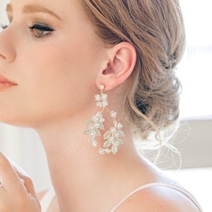 ROISIN // White Flower Wedding Earrings,Long floral Bride Earrings, Bridal Statement Earrings, Wedding flower earrings,Garden party earrings