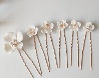 AVEIRA pins // White Boho floral hair pins, FLOWER gold pins comb, bride hair accessory, boho bride headpiece, spring bride hair accessory