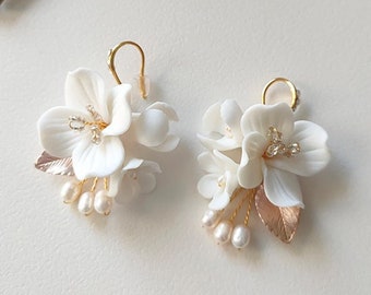 SOFINA // White Pearl Flower Wedding Earrings, floral Bride Earrings, Spring bride Earrings, Wedding flower earrings, Garden party earrings