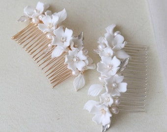 AISLYN // White floral freshwater pearl hair comb,Flower pearl comb, bride hair accessory, boho bride headpiece, spring bride hair accessory