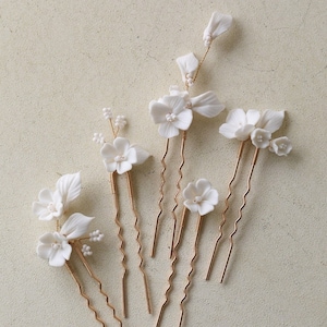 MELANIE // White Boho floral hair pins, FLOWER gold pins comb, bride hair accessory, boho bride headpiece, spring bride hair accessory