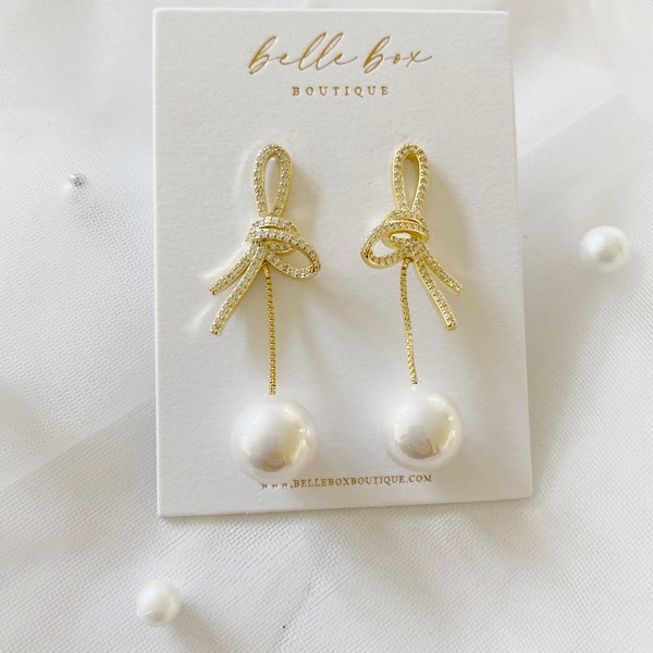NANIE // Pearl Drop Wedding Earrings, Drop Bride Earrings,modern Bridal Earrings, bridesmaid earrings, pearl modern Bridal wedding Earrings
