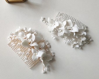 White floral hair comb Flower pearl comb bride hair accessory boho bride headpiece spring bride hair comb floral wedding hair // TATIA
