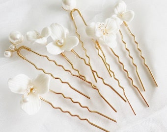 KIMSIE // White Boho floral pearl hair pins, FLOWER gold pins comb, bride hair accessory, boho bride headpiece, spring bride hair accessory