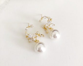 SERAFINA // Boucles d'oreilles de mariage en perles, boucles d'oreilles de mariée en perles d'or et zircone cubique, boucles d'oreilles de mariage en cristal, boucles d'oreilles de demoiselle d'honneur CZ