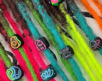 Perline per dreadlock in Fimo neon fatte a mano: gioielli per capelli in argilla polimerica