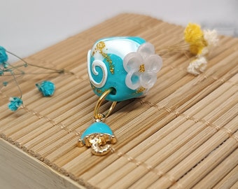 Perle dreadlock fleur printanière faite main : breloque océan pastel