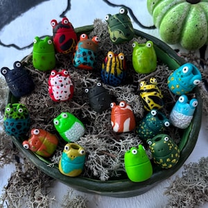 Groda & Padda Pärlkollektion – Handgjorda Dreadlock-berlocker | Amfibieinspirerade, unika håraccessoarer | Fr3akyworld Pärlor