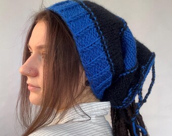 Ręcznie robiona na drutach czapka dredowa „Niebieska meduza”: mieszanka wełny w kolorze niebieskim i czarnym