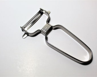 Japanese Stainless Steel Curved Peeler ACP-695 Kitchen Tool Made in Japan