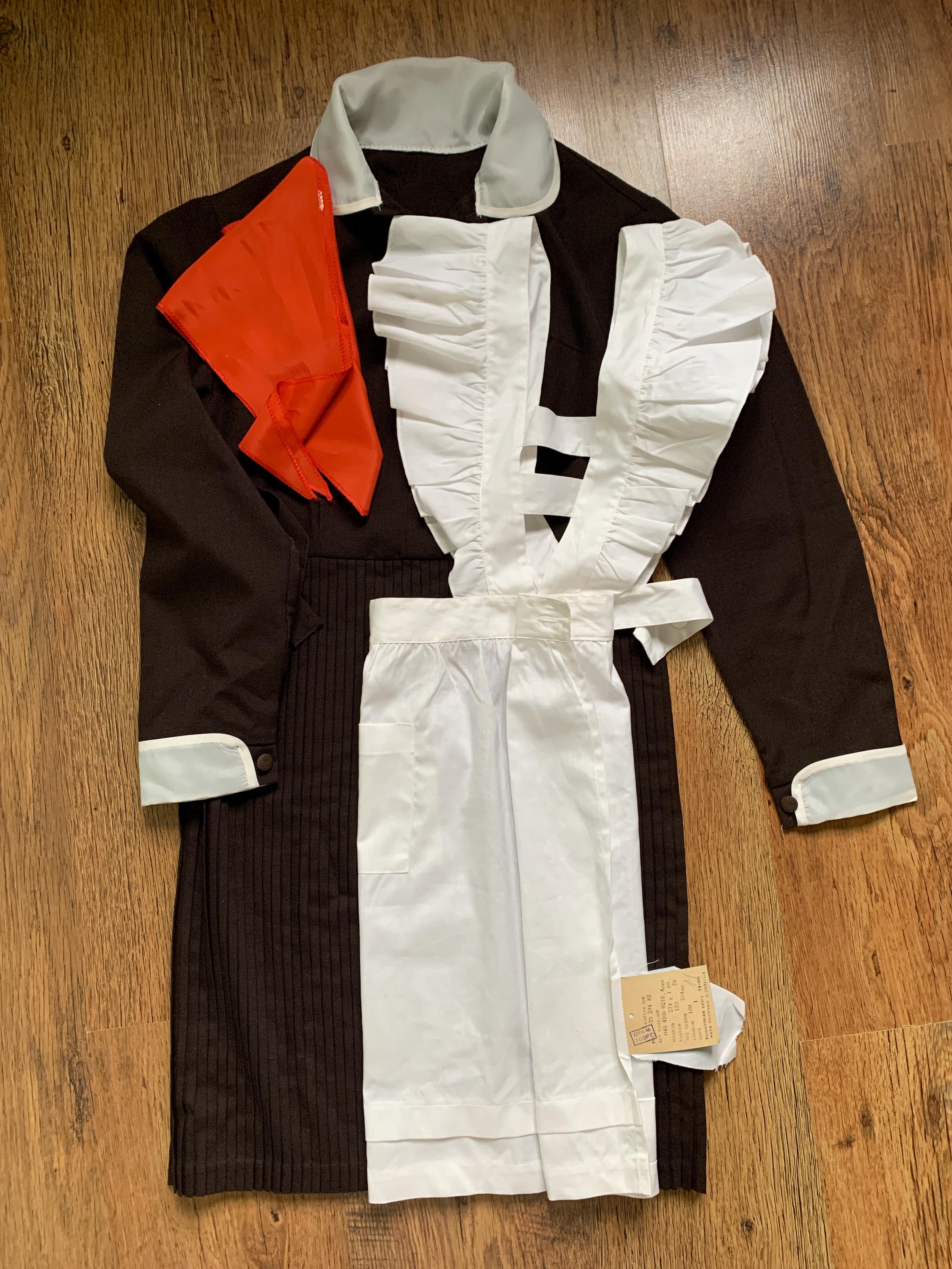 ヴィンテージの制服、ドレス制服、ソビエト学生服、女子制服、茶色の