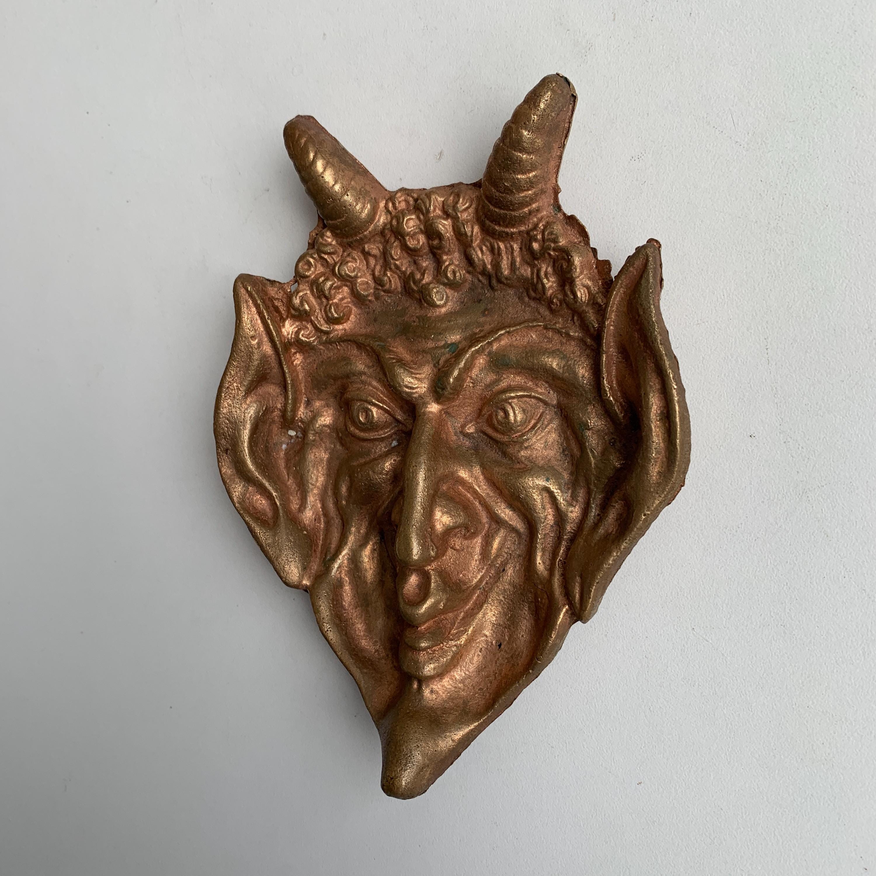 悪魔の顔 彫刻 金属製 カップ付き　アンティーク　ヴィンテージ 灰皿 悪魔の顔 彫刻 金属製 カップ付き アンティーク ヴィンテージ 灰皿
