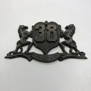 Número do apartamento vintage, placa de porta heráldica, número 38, sinal de bronze, decoração de porta, chique industrial, presente de inauguração, presente vintage