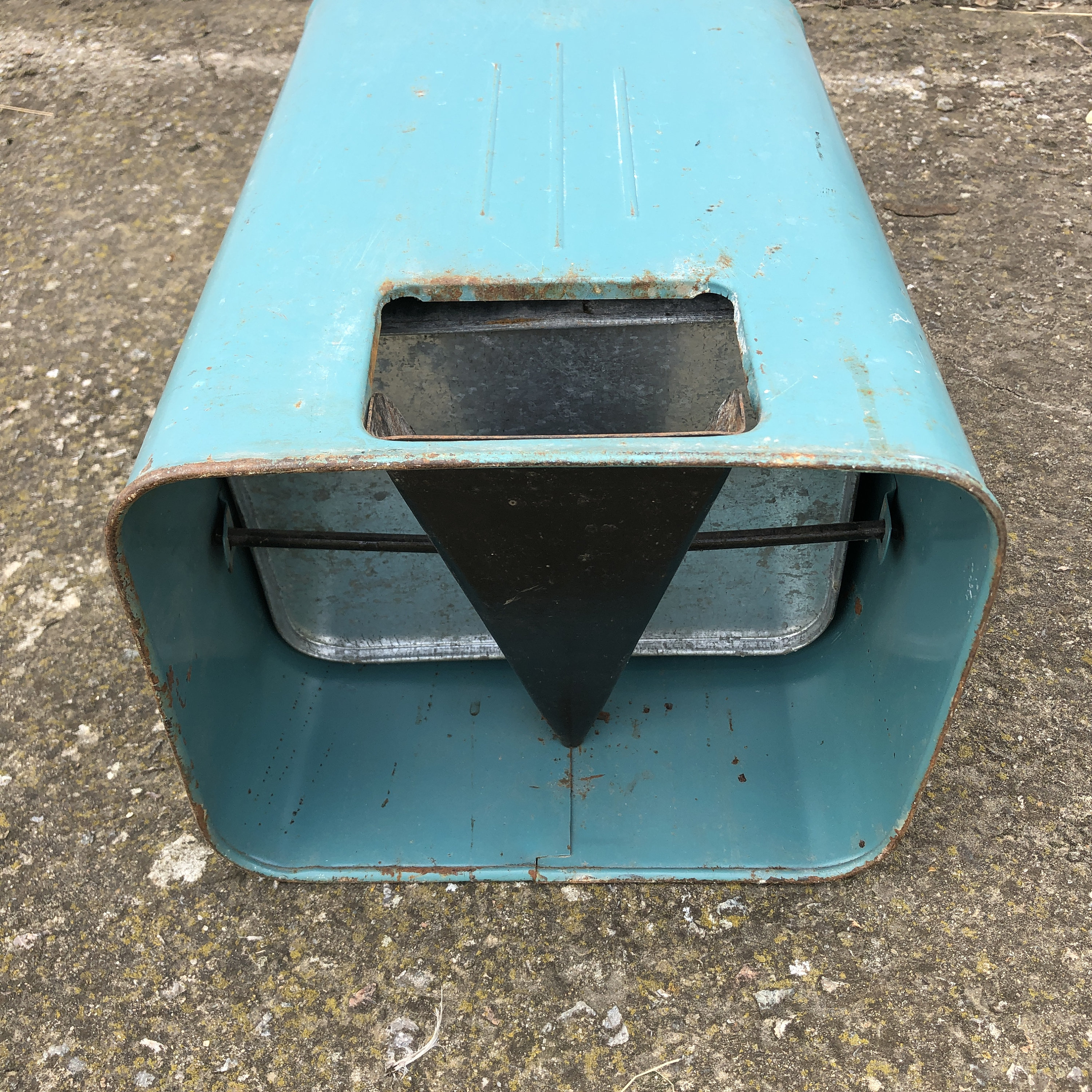 ヴィンテージゴミ箱 ヴィンテージゴミ箱、蓋付き金属製ゴミ箱、蓋付きソビエトゴミ箱、工業