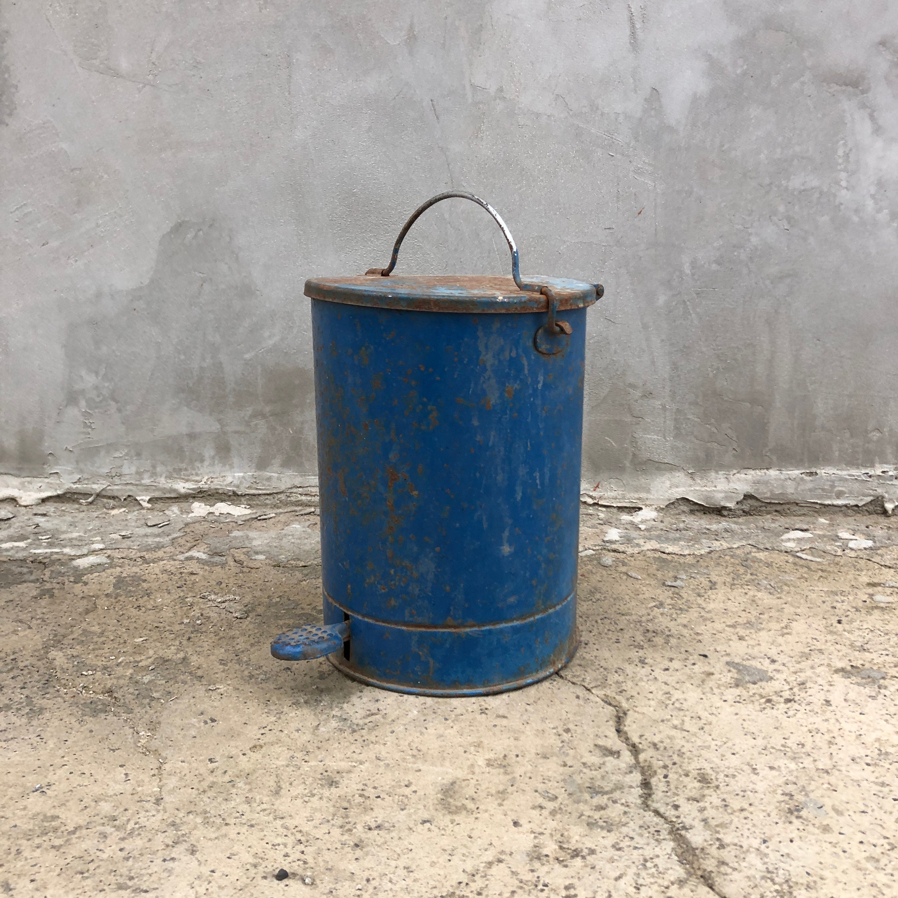 Vintage Trash Can, Metal Wastebasket With Opening Lid, Soviet